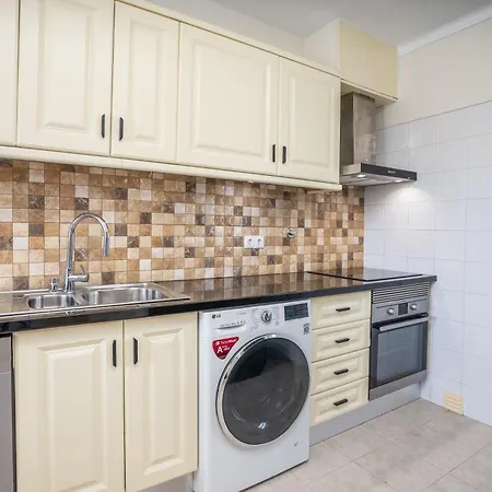 Apartment Host Wise - Luxurious Pool & Jacuzzi Hideaway