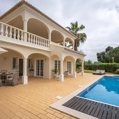 Host Wise - Luxurious Pool & Jacuzzi Hideaway