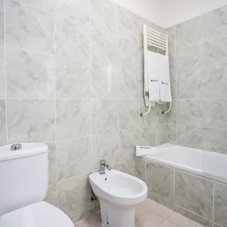 Apartment Host Wise - Luxurious Pool & Jacuzzi Hideaway