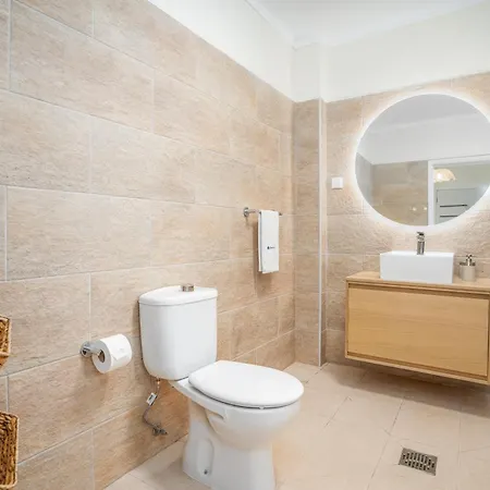 Host Wise - Luxurious Pool & Jacuzzi Hideaway