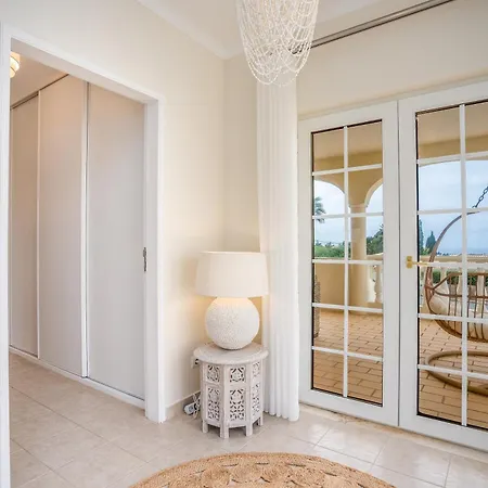 Apartment Host Wise - Luxurious Pool & Jacuzzi Hideaway