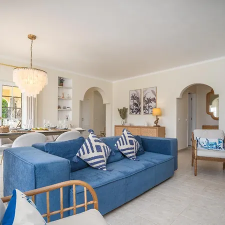 Host Wise - Luxurious Pool & Jacuzzi Hideaway