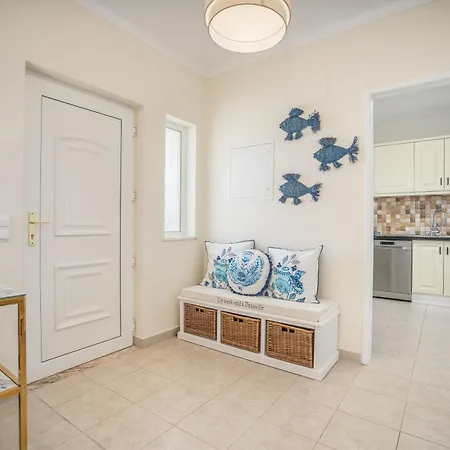 Apartment Host Wise - Luxurious Pool & Jacuzzi Hideaway *