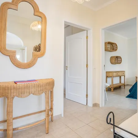 Apartment Host Wise - Luxurious Pool & Jacuzzi Hideaway *