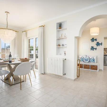 Apartment Host Wise - Luxurious Pool & Jacuzzi Hideaway *
