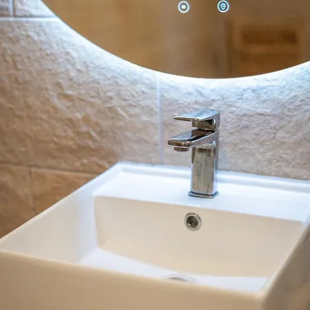 Apartment Host Wise - Luxurious Pool & Jacuzzi Hideaway