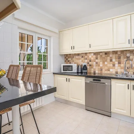 Apartment Host Wise - Luxurious Pool & Jacuzzi Hideaway