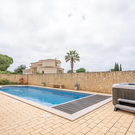 Διαμέρισμα Host Wise - Luxurious Pool & Jacuzzi Hideaway *