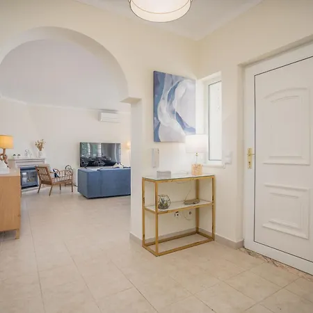 Διαμέρισμα Host Wise - Luxurious Pool & Jacuzzi Hideaway